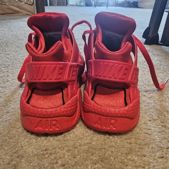 Nike Air Huarache Red Shoe - Picture 6 of 15